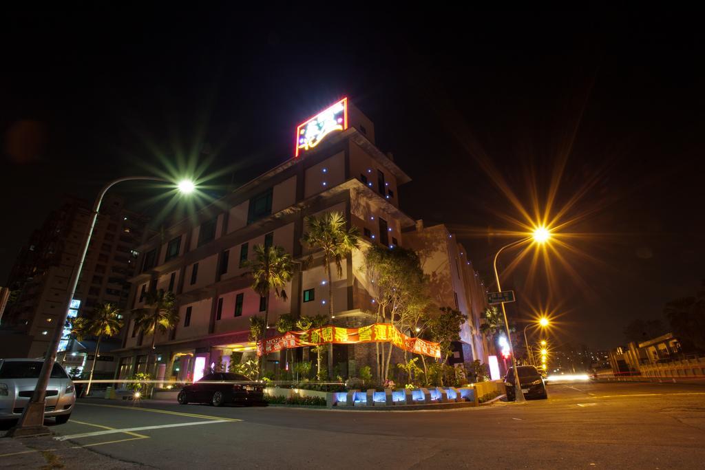 Wei Feng Hotel - Kaohsiung Exterior photo